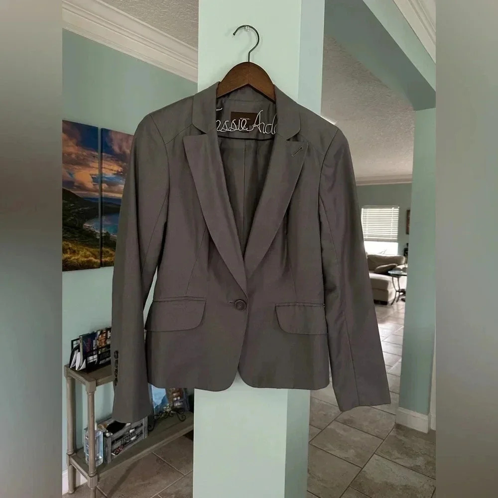 Women’s Merona Gray Fits Like a 4-6 (Size 8) Suit Jacket